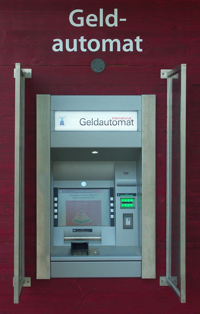 geldautomat-alleine-700.jpg